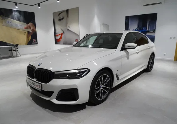 samochody osobowe BMW Seria 5 cena 225900 przebieg: 15000, rok produkcji 2022 z Gostyń